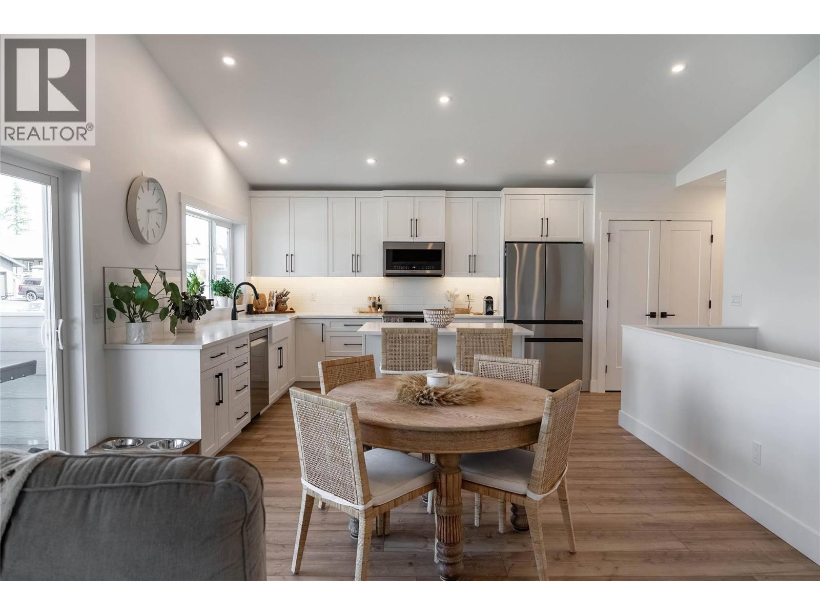 107 18th Street S, Cranbrook, British Columbia  V1C 0E1 - Photo 2 - 10361912