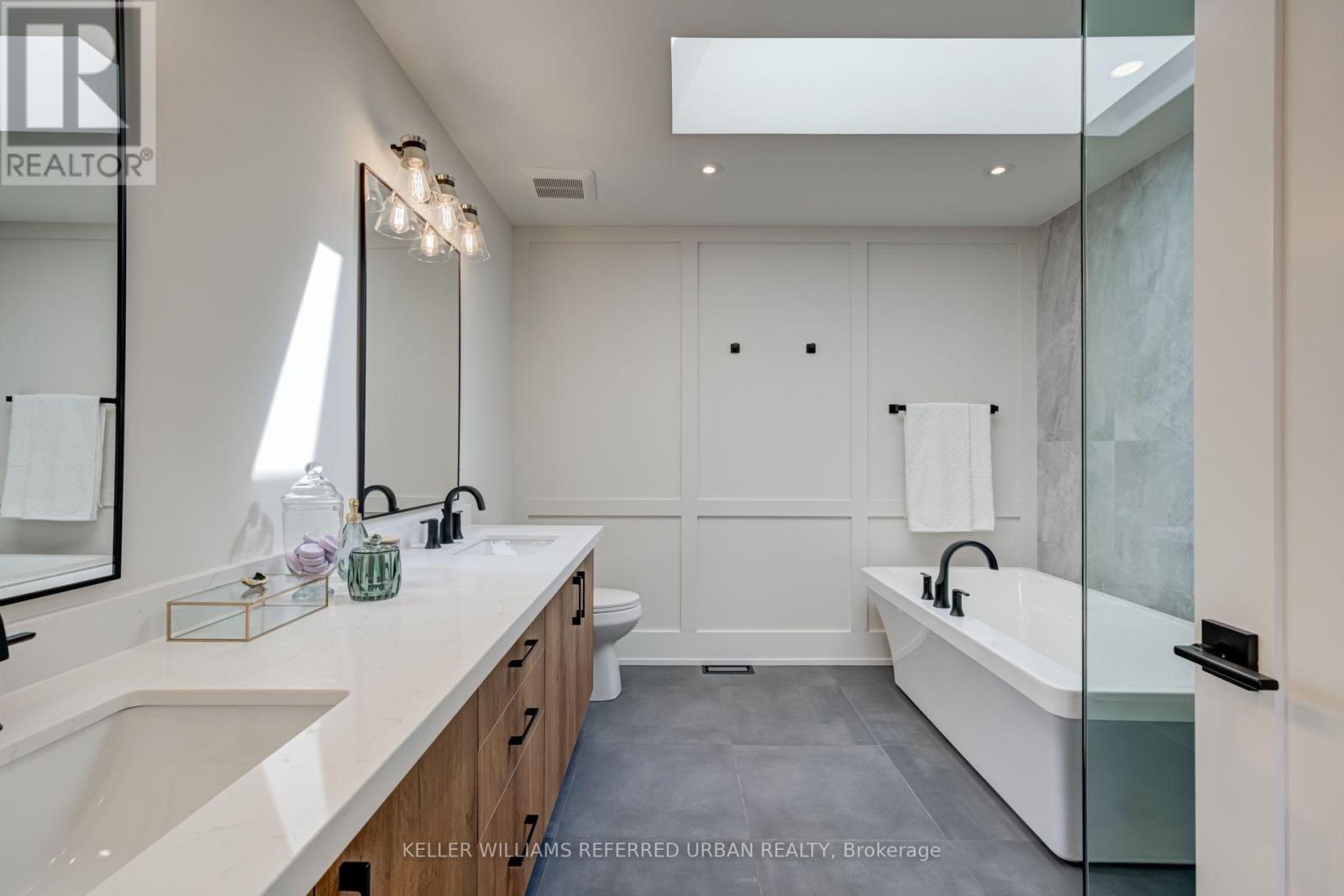 62 Ash Crescent, Toronto, Ontario  M8W 1E6 - Photo 23 - W12378963