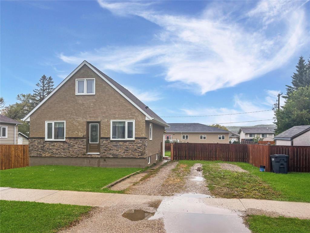 43 2nd Avenue SW, Minnedosa, Manitoba