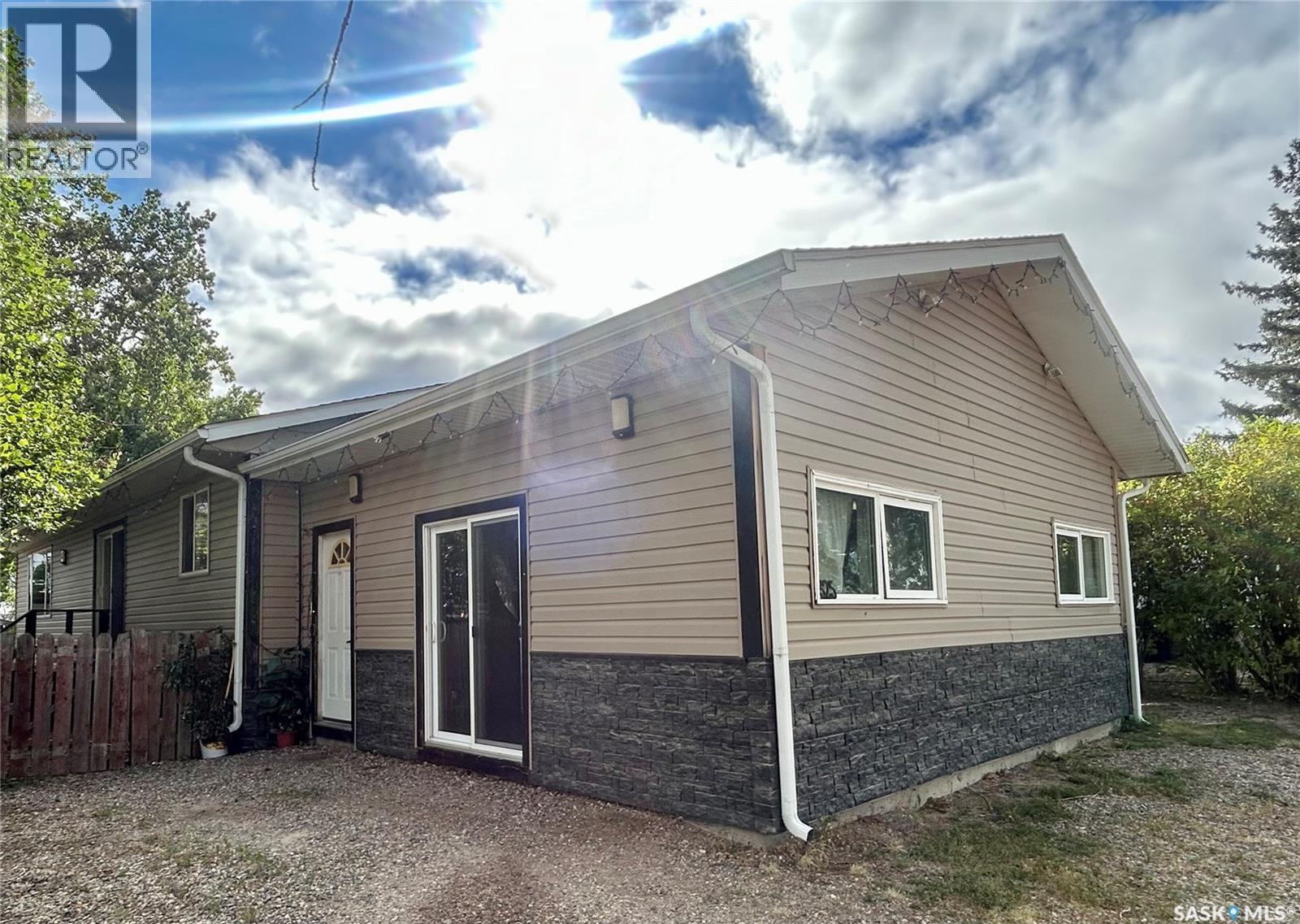 325 White Street, Bienfait, Saskatchewan  S0C 0M0 - Photo 2 - SK017583