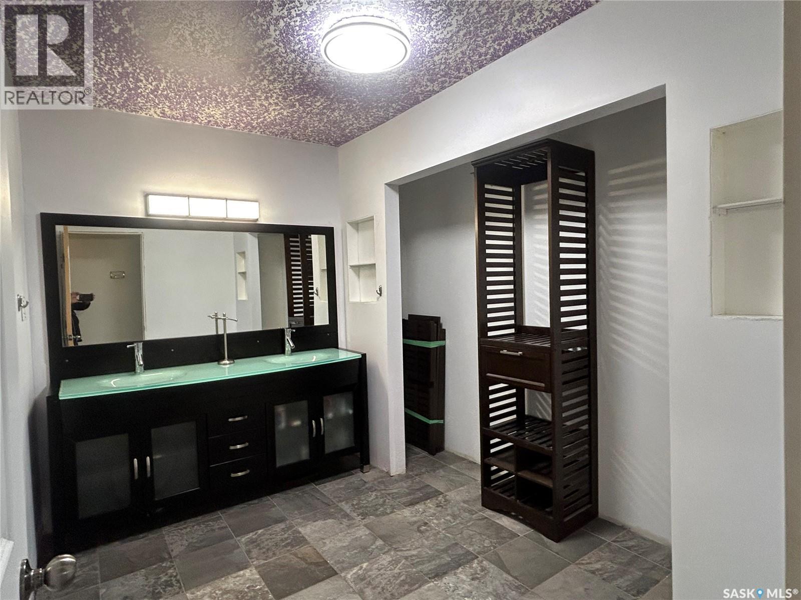 325 White Street, Bienfait, Saskatchewan  S0C 0M0 - Photo 20 - SK017583