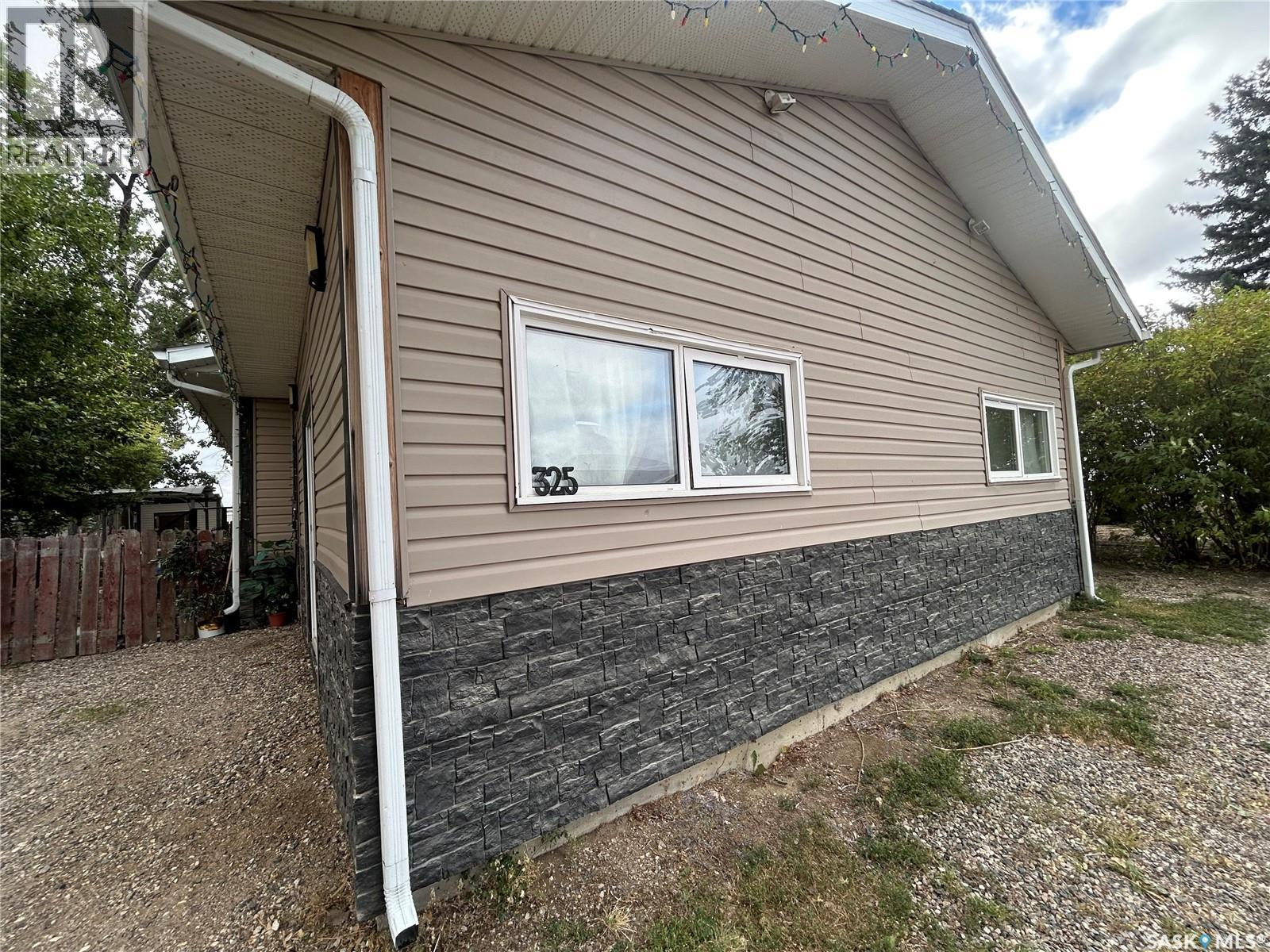 325 White Street, Bienfait, Saskatchewan  S0C 0M0 - Photo 3 - SK017583