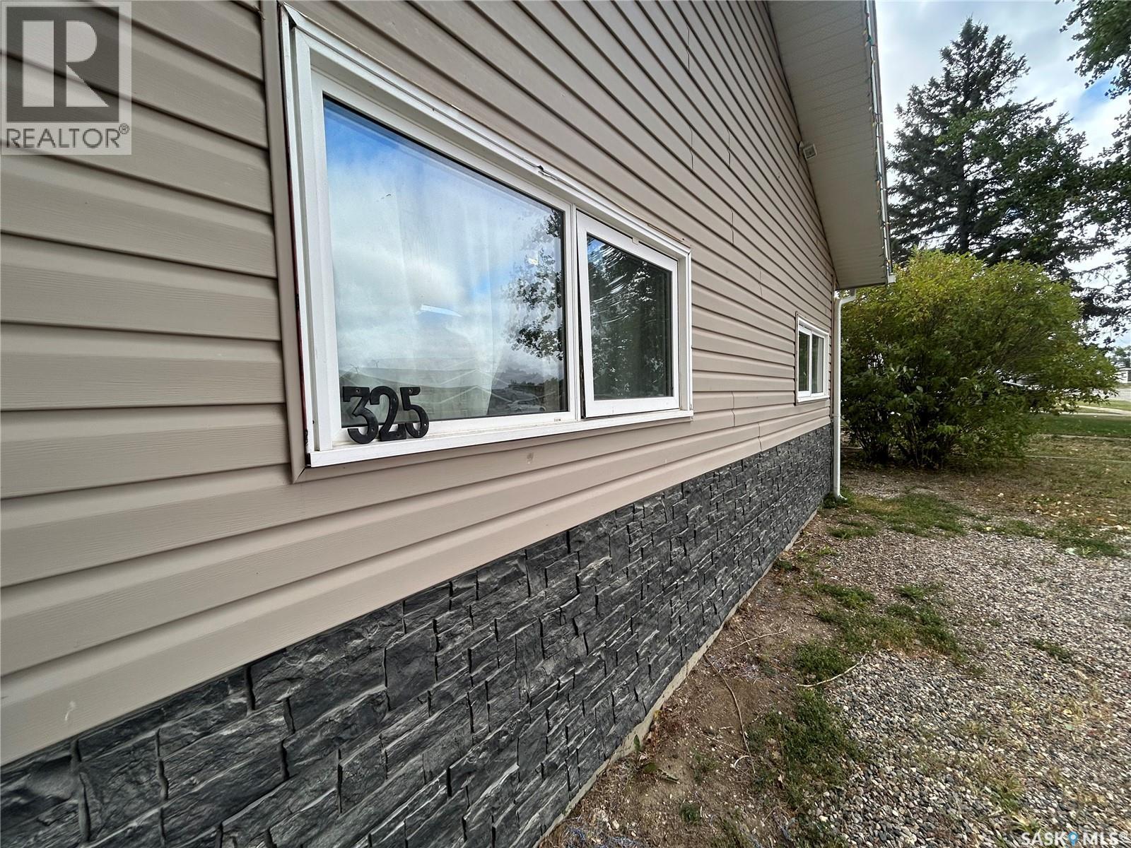 325 White Street, Bienfait, Saskatchewan  S0C 0M0 - Photo 4 - SK017583