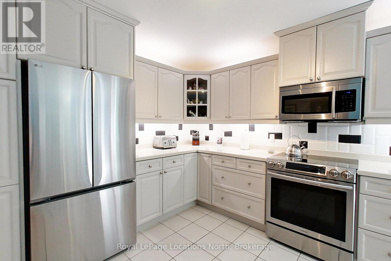 Property at 144 ROYAL BEECH DRIVE image 4