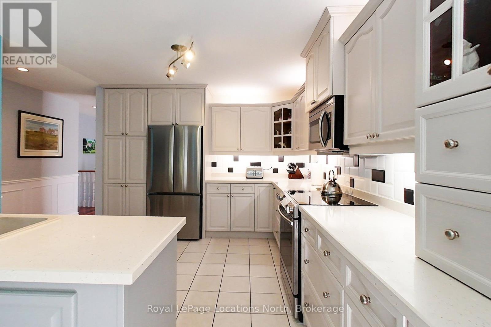 144 Royal Beech Drive, Wasaga Beach, Ontario  L9Z 2N3 - Photo 6 - S12385343