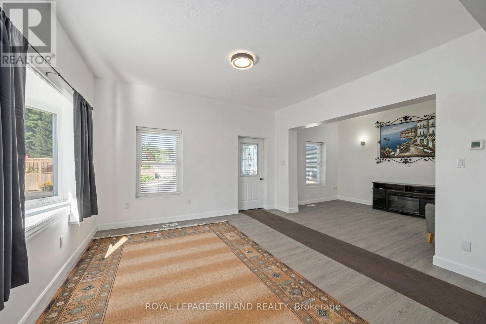 403 Tower Heights Drive, Central Elgin (Port Stanley), Ontario  N5L 1G2 - Photo 10 - X12385273