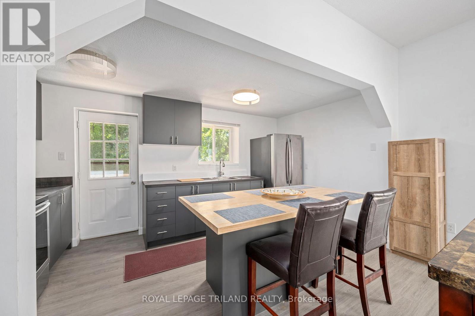 403 Tower Heights Drive, Central Elgin (Port Stanley), Ontario  N5L 1G2 - Photo 12 - X12385273