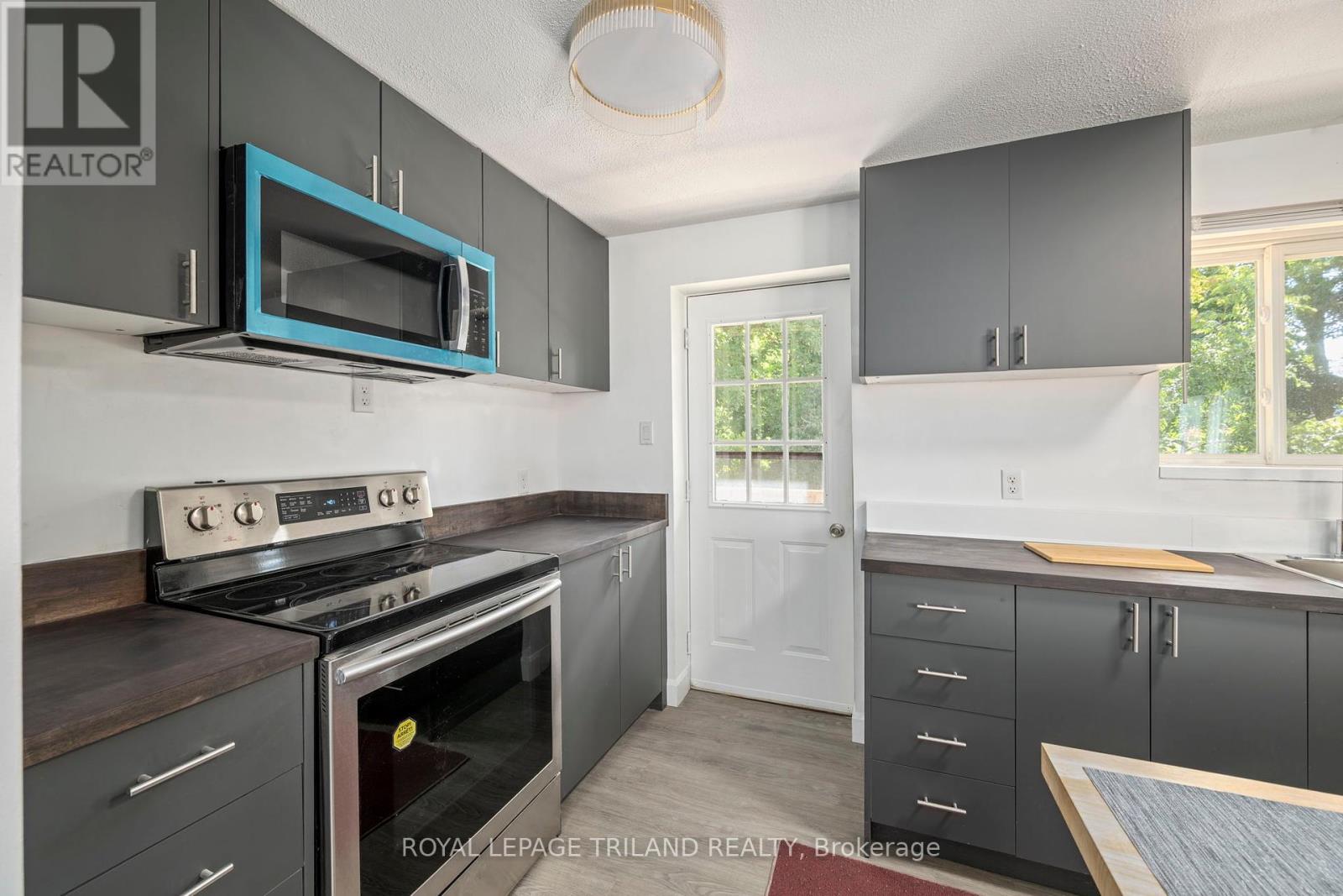 403 Tower Heights Drive, Central Elgin (Port Stanley), Ontario  N5L 1G2 - Photo 15 - X12385273