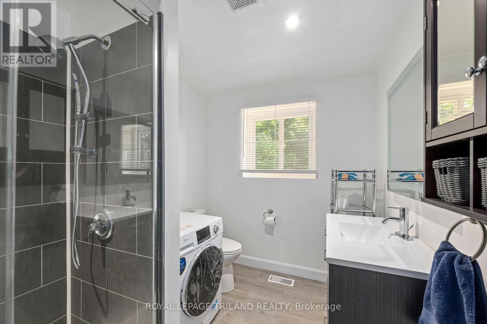 403 Tower Heights Drive, Central Elgin (Port Stanley), Ontario  N5L 1G2 - Photo 17 - X12385273