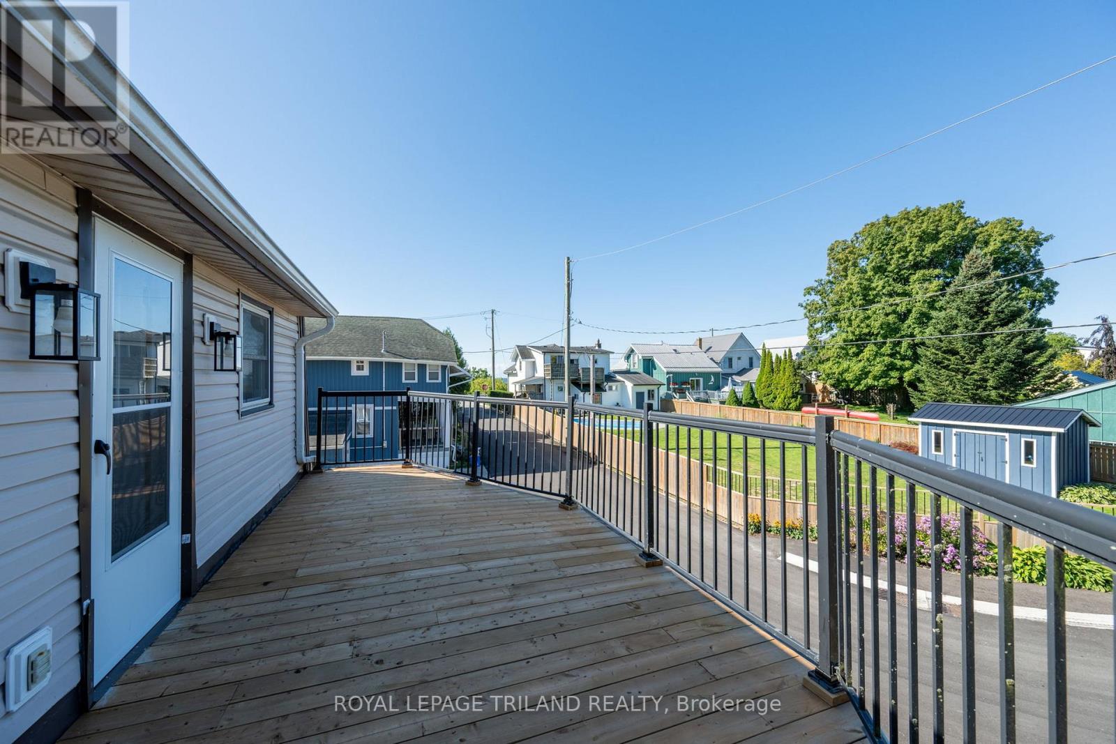 403 Tower Heights Drive, Central Elgin (Port Stanley), Ontario  N5L 1G2 - Photo 20 - X12385273