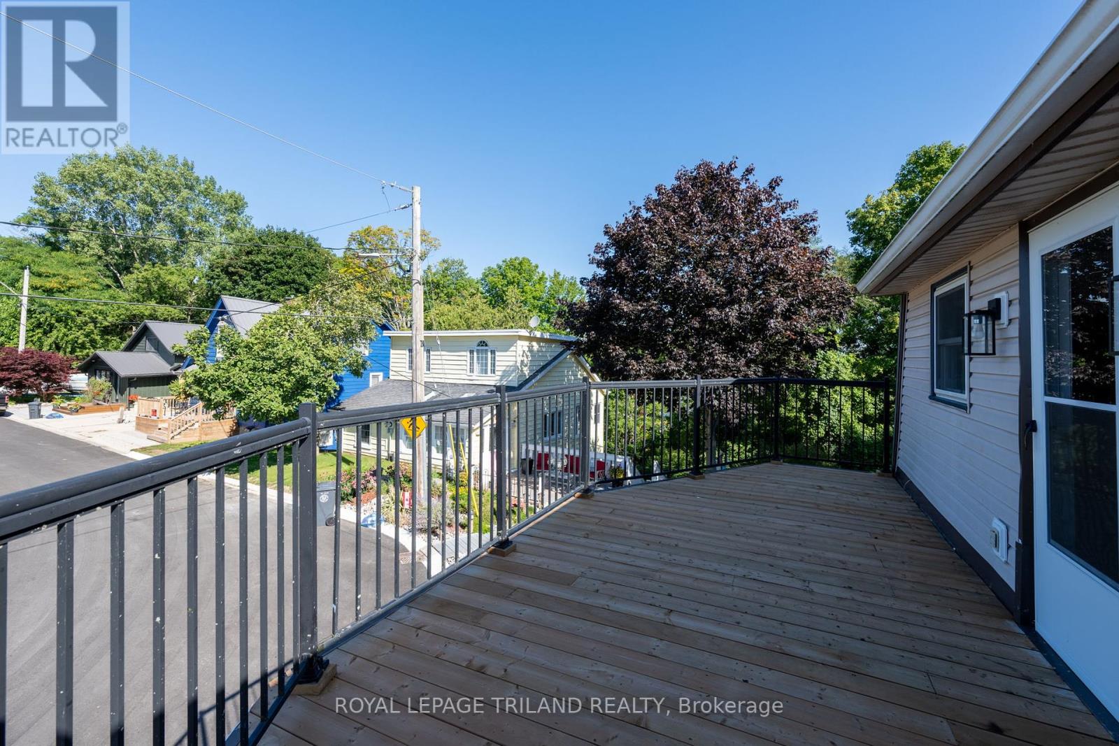 403 Tower Heights Drive, Central Elgin (Port Stanley), Ontario  N5L 1G2 - Photo 21 - X12385273