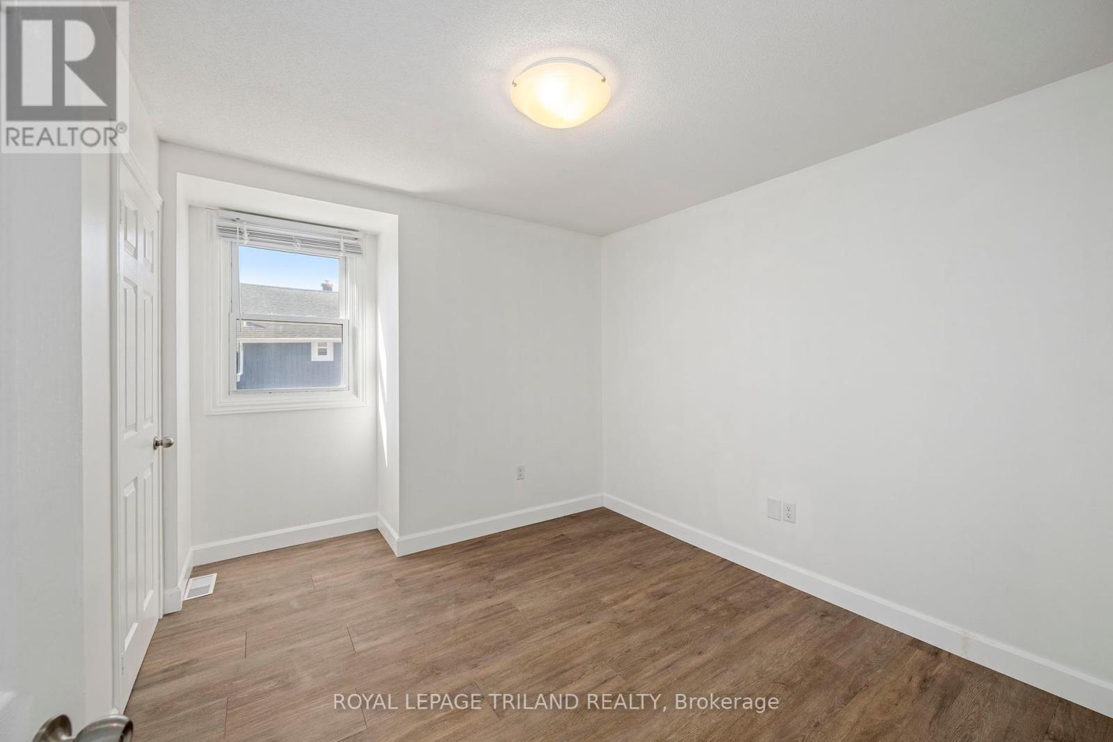 403 Tower Heights Drive, Central Elgin (Port Stanley), Ontario  N5L 1G2 - Photo 22 - X12385273