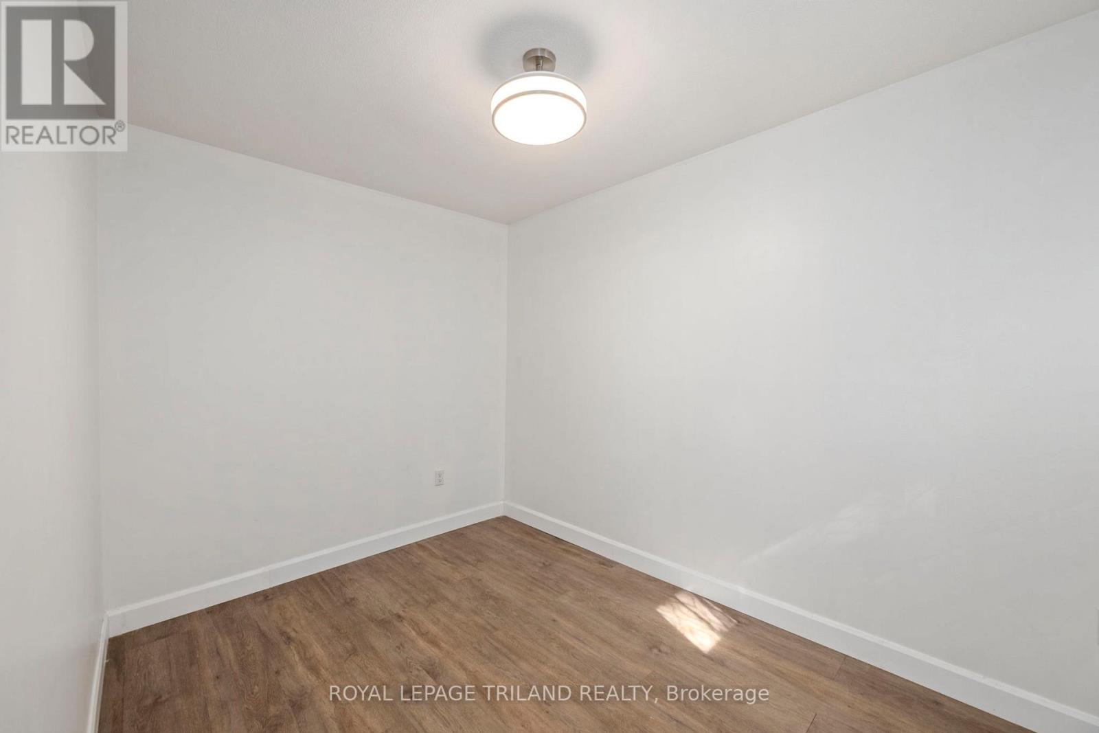 403 Tower Heights Drive, Central Elgin (Port Stanley), Ontario  N5L 1G2 - Photo 23 - X12385273