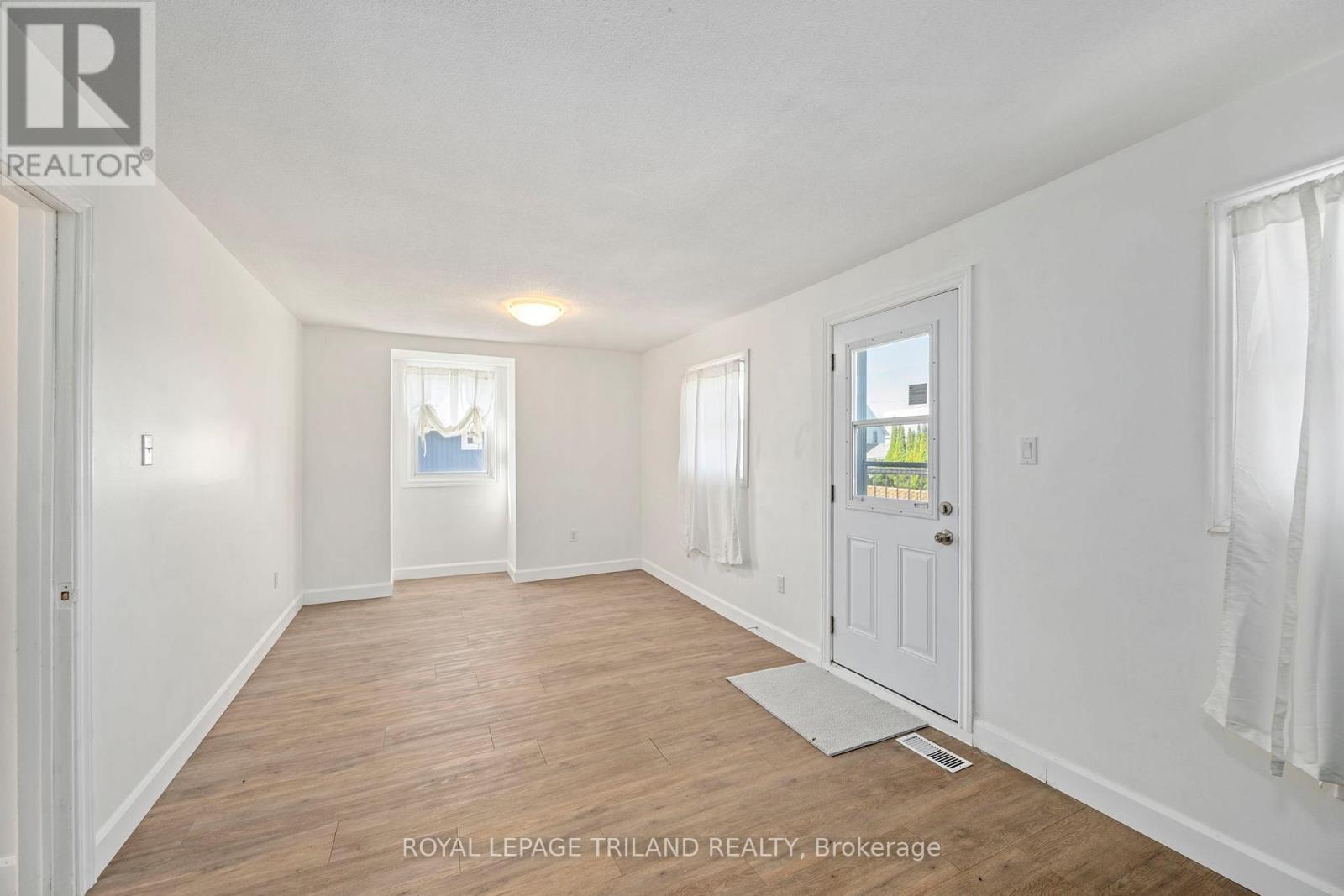 403 Tower Heights Drive, Central Elgin (Port Stanley), Ontario  N5L 1G2 - Photo 25 - X12385273
