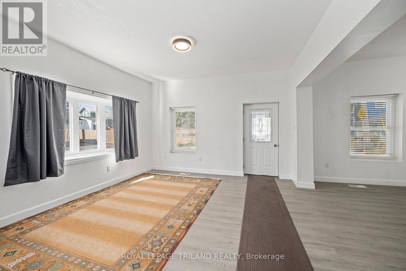 403 Tower Heights Drive, Central Elgin (Port Stanley), Ontario  N5L 1G2 - Photo 6 - X12385273