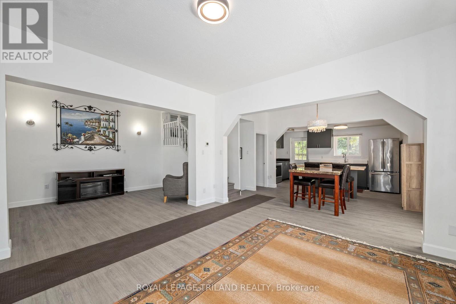 403 Tower Heights Drive, Central Elgin (Port Stanley), Ontario  N5L 1G2 - Photo 7 - X12385273