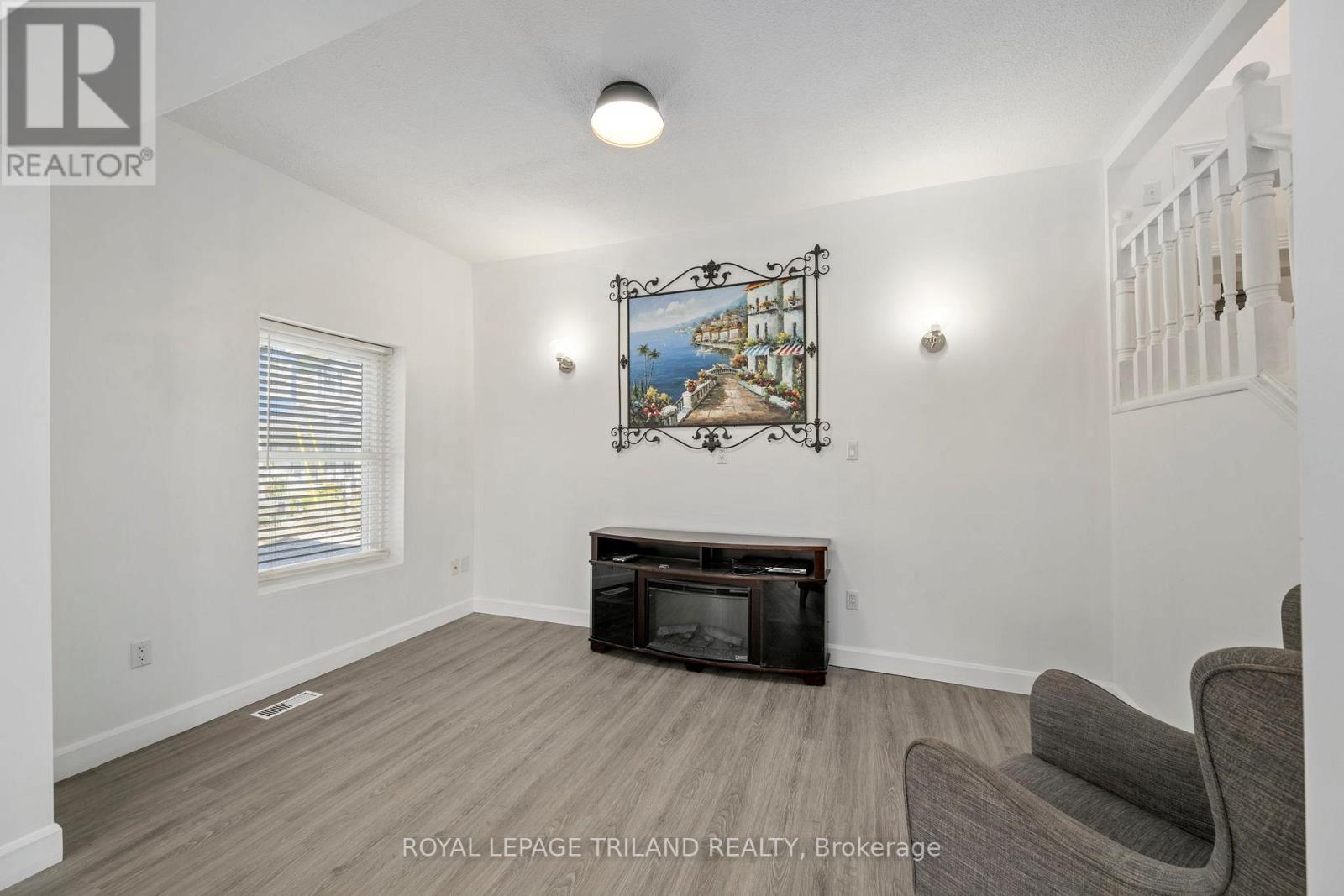 403 Tower Heights Drive, Central Elgin (Port Stanley), Ontario  N5L 1G2 - Photo 8 - X12385273