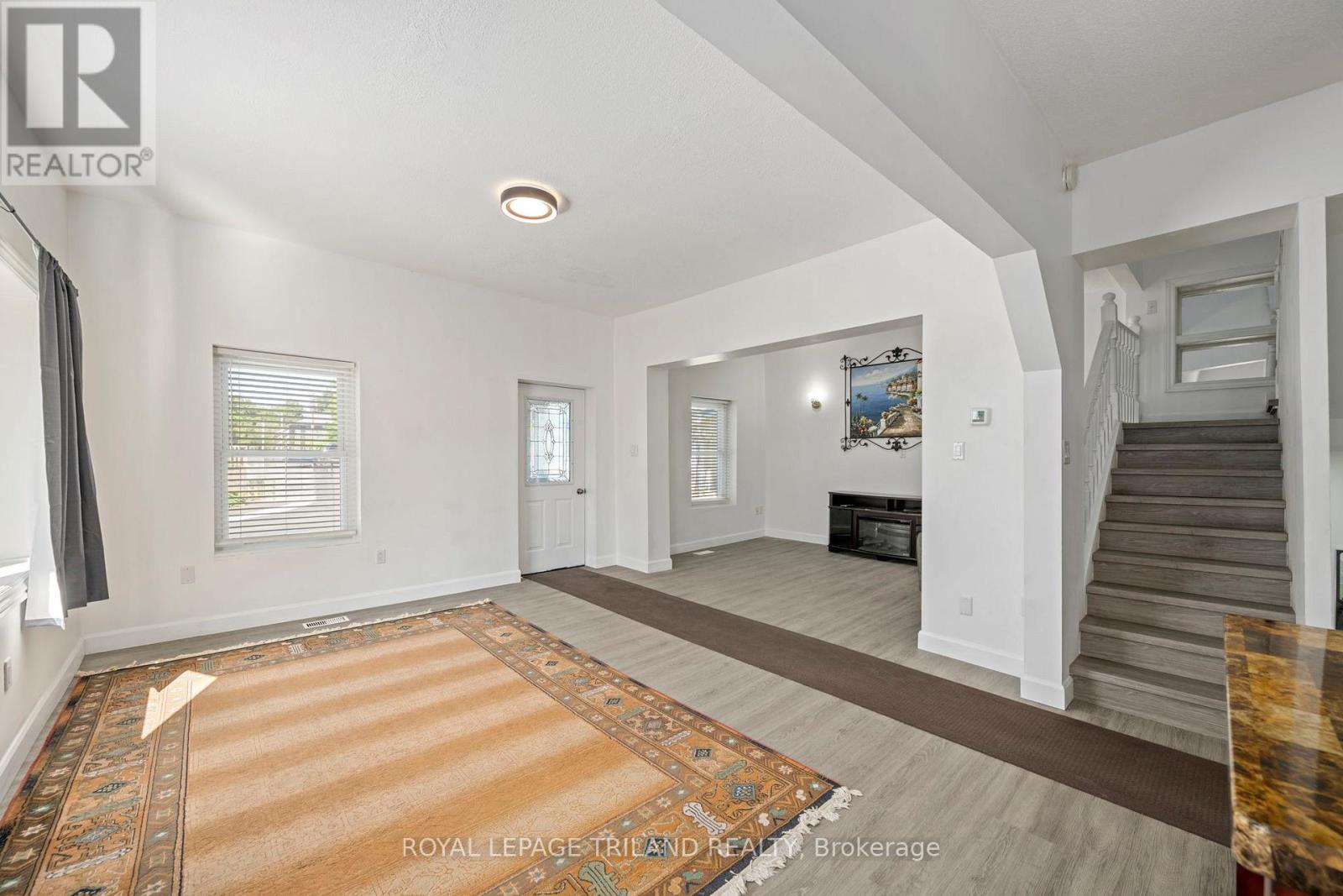 403 Tower Heights Drive, Central Elgin (Port Stanley), Ontario  N5L 1G2 - Photo 9 - X12385273