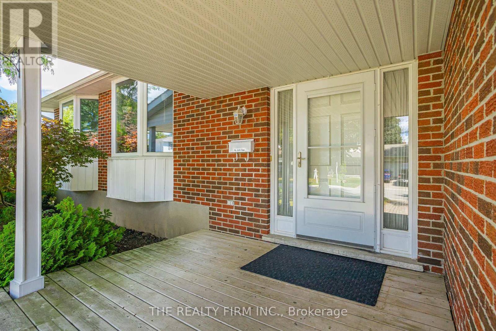 22 Milford Crescent, London North (North G), Ontario  N5X 1A8 - Photo 5 - X12385303