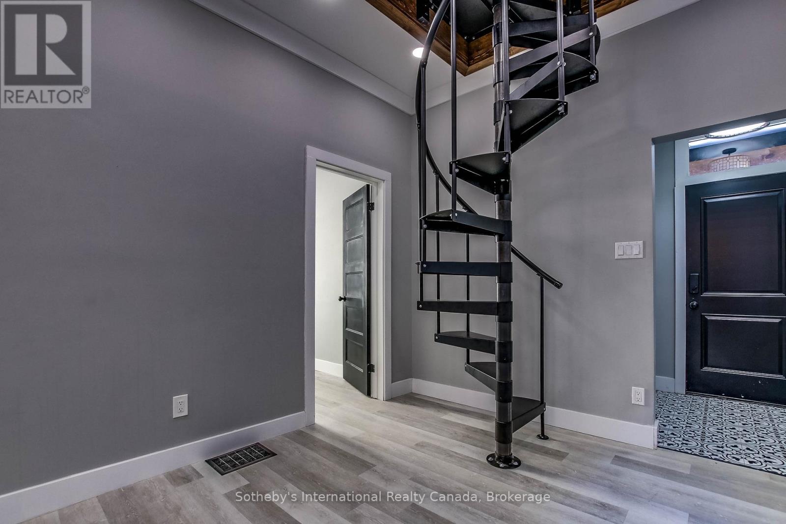 71 Briscoe Street E, London South (South F), Ontario  N6C 1W8 - Photo 4 - X12385385