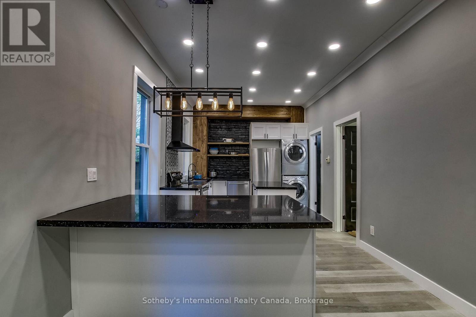 71 Briscoe Street E, London South (South F), Ontario  N6C 1W8 - Photo 6 - X12385385