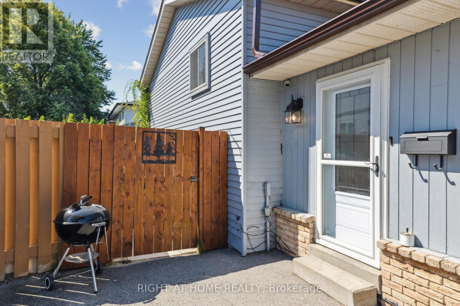 403 Chandos Court, Oshawa (Lakeview), Ontario  L1J 6R1 - Photo 3 - E12385240