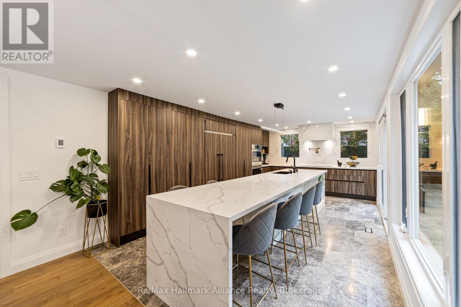 247 Willowridge Court, Oakville, Ontario  L6L 5J1 - Photo 11 - W12385351