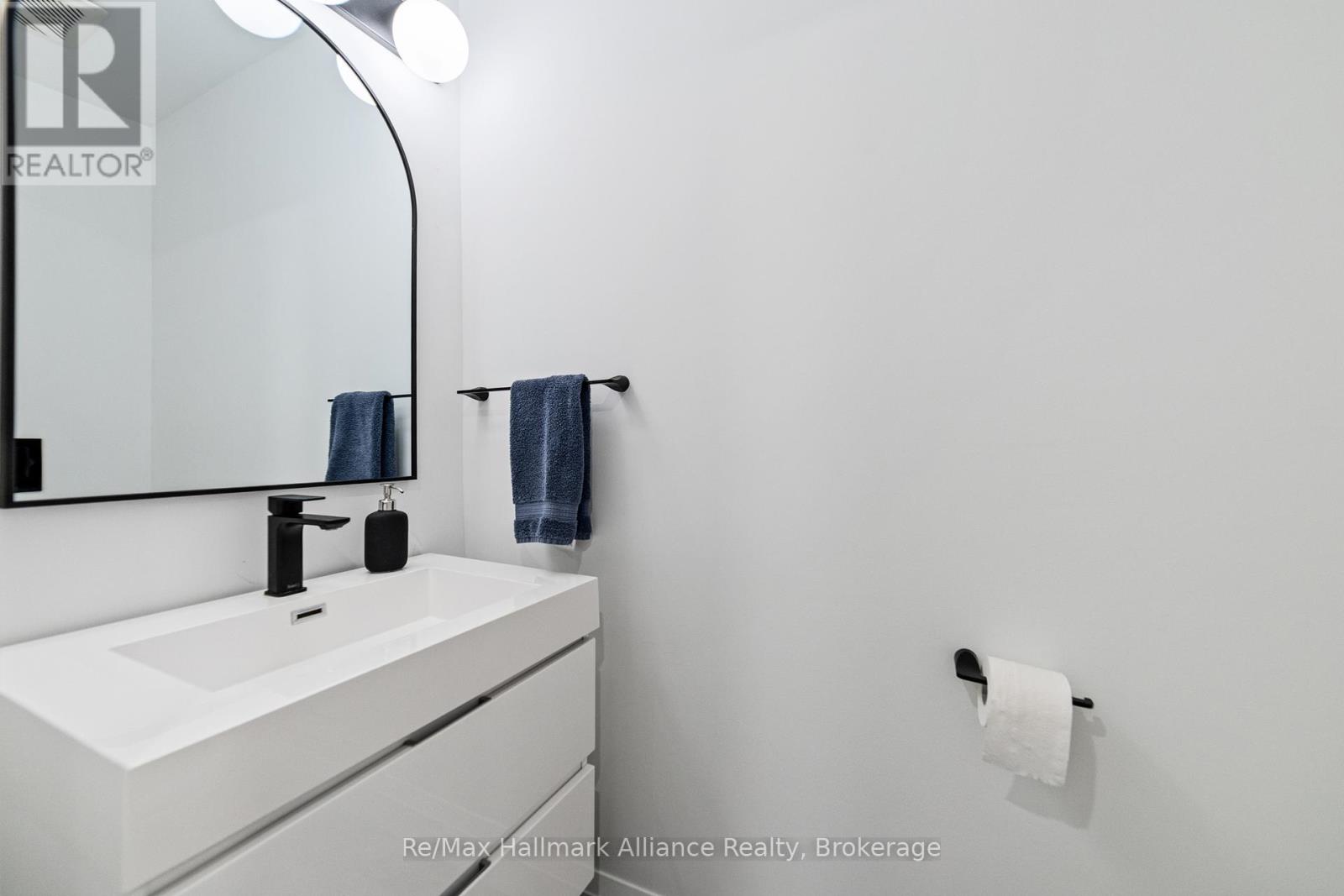 247 Willowridge Court, Oakville, Ontario  L6L 5J1 - Photo 14 - W12385351