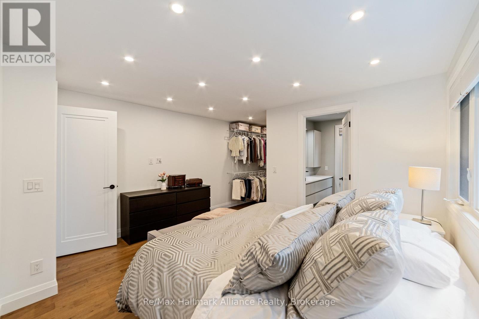 247 Willowridge Court, Oakville, Ontario  L6L 5J1 - Photo 20 - W12385351