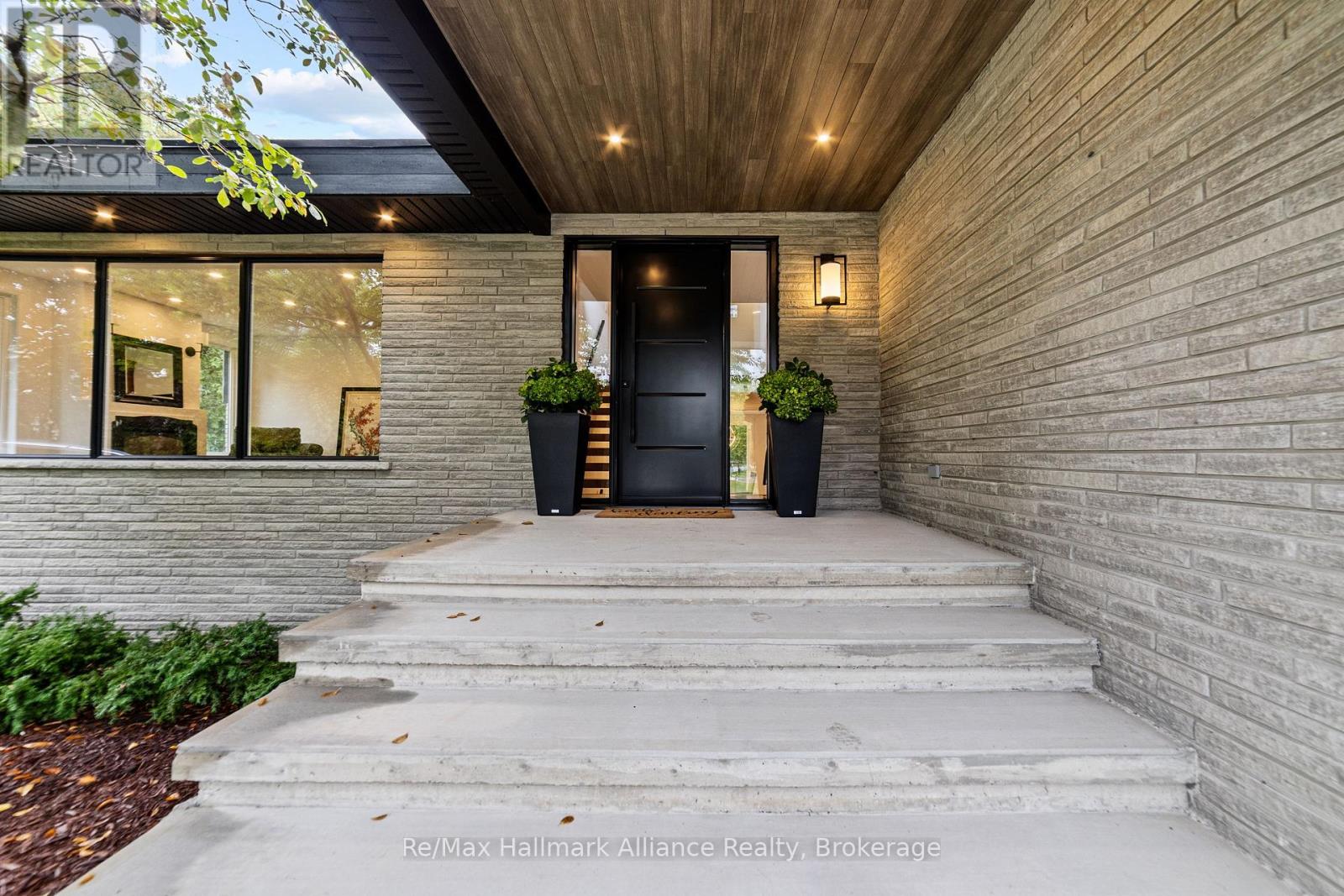 247 Willowridge Court, Oakville, Ontario  L6L 5J1 - Photo 4 - W12385351