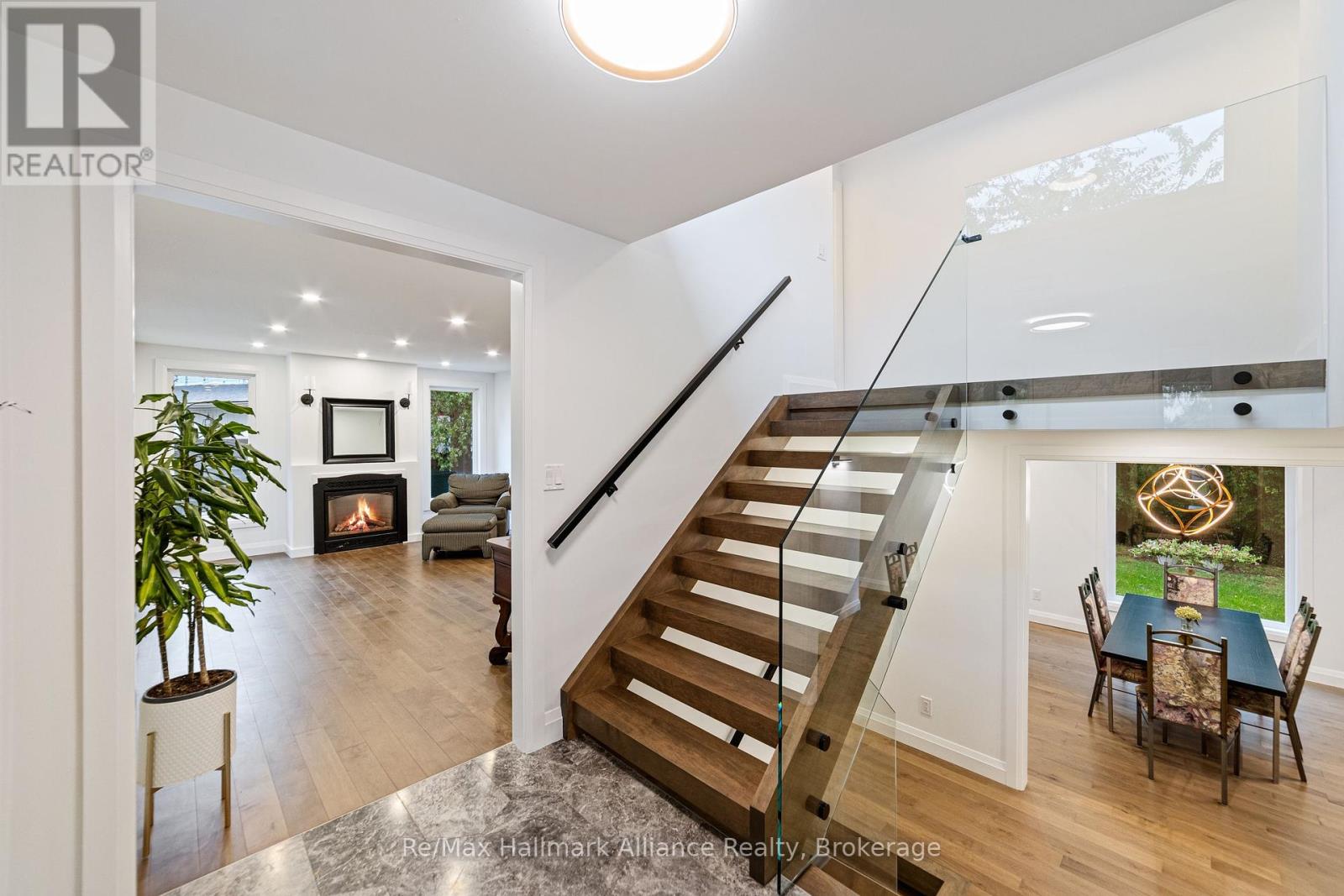 247 Willowridge Court, Oakville, Ontario  L6L 5J1 - Photo 5 - W12385351