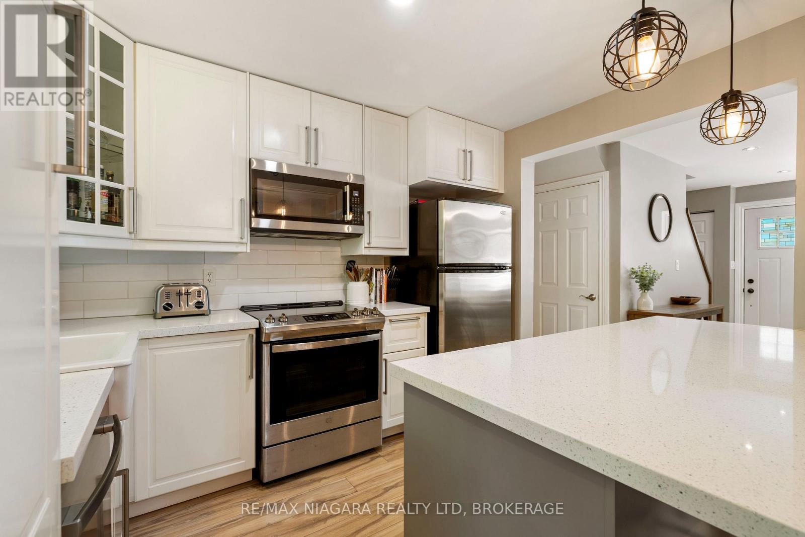 1 Bardadyn Court, St. Catharines, Ontario  L2N 6R2 - Photo 14 - X12385309