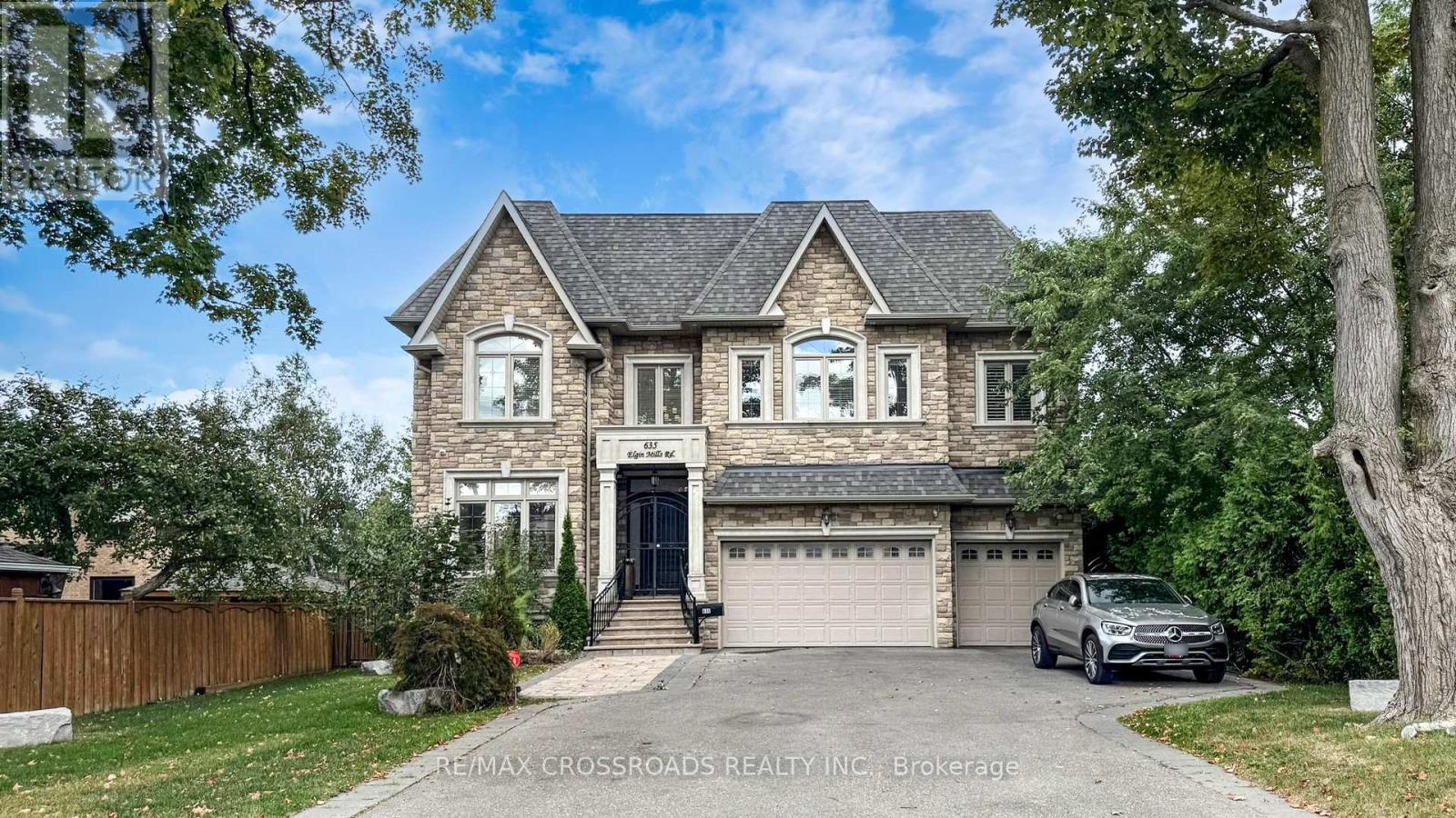 Property at 635 ELGIN MILLS ROAD W image 1