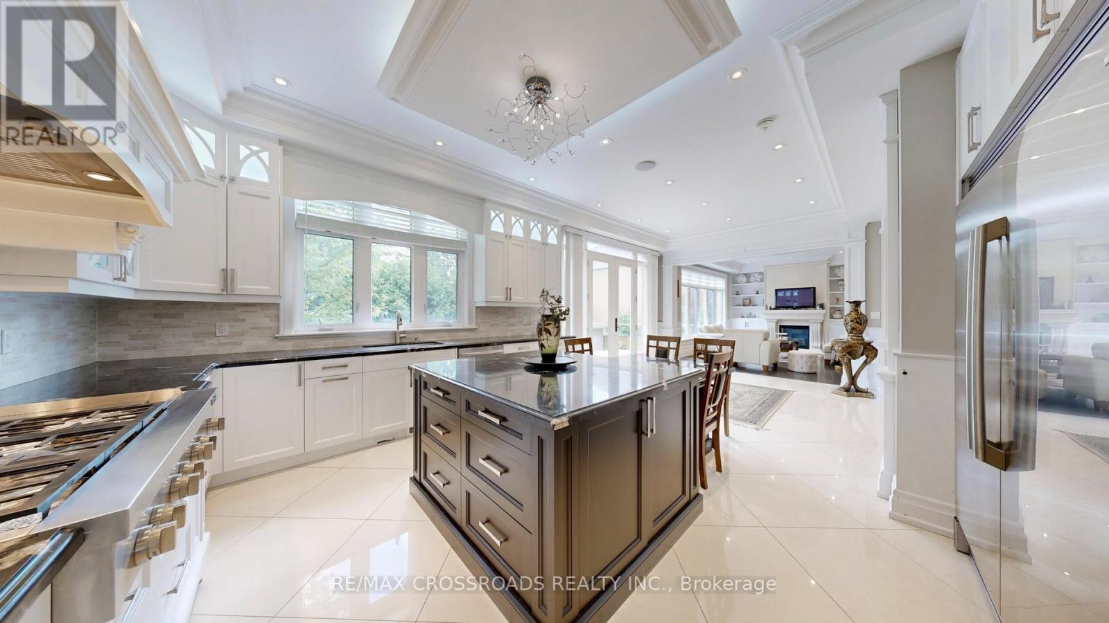 635 Elgin Mills Road W, Richmond Hill (Mill Pond), Ontario  L4C 4M2 - Photo 11 - N12385218