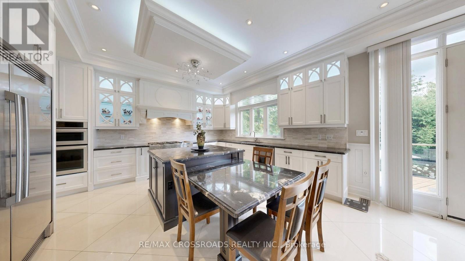 635 Elgin Mills Road W, Richmond Hill (Mill Pond), Ontario  L4C 4M2 - Photo 12 - N12385218