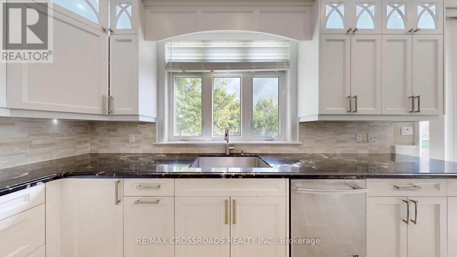 635 Elgin Mills Road W, Richmond Hill (Mill Pond), Ontario  L4C 4M2 - Photo 14 - N12385218