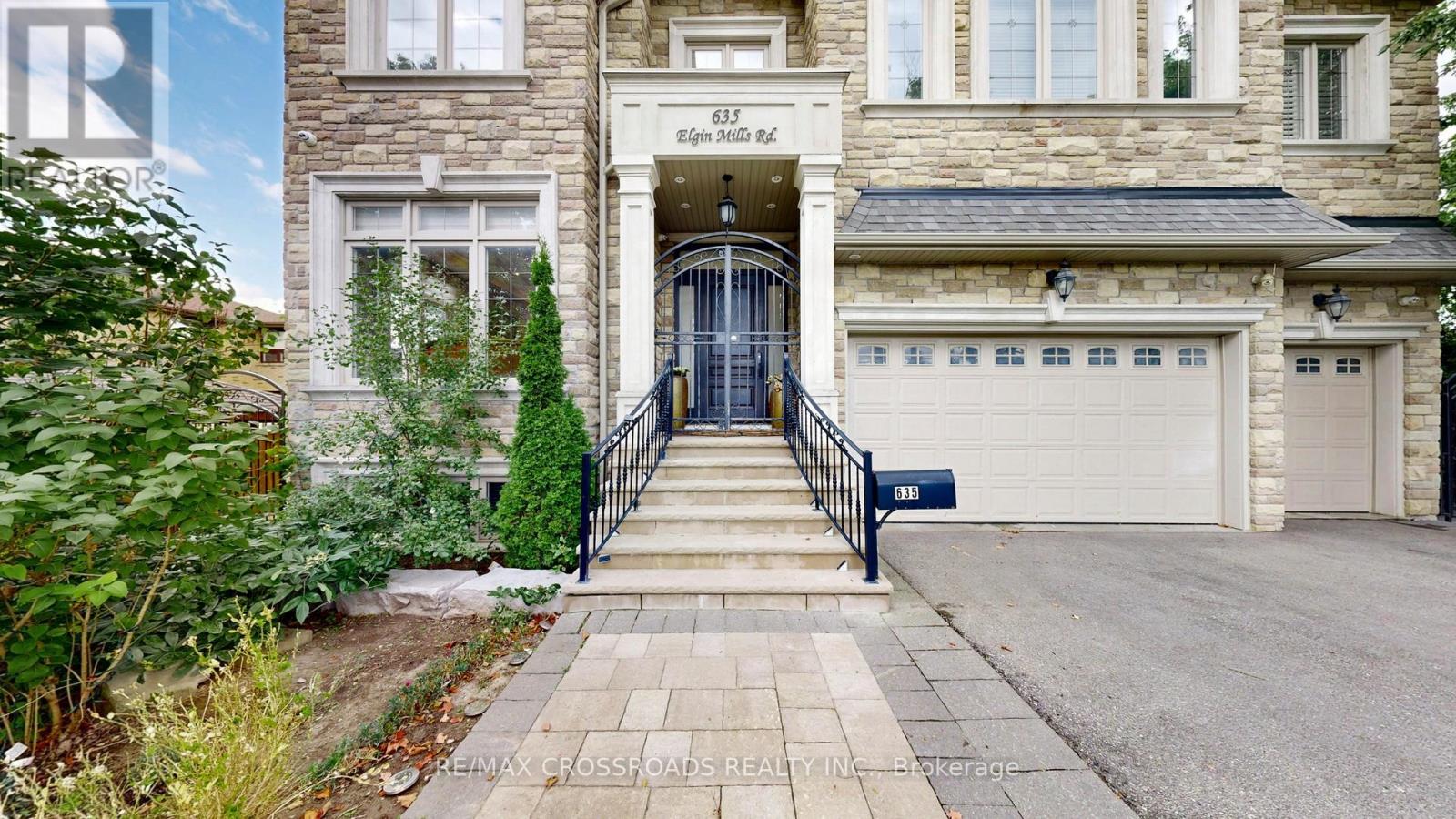 Property at 635 ELGIN MILLS ROAD W image 2