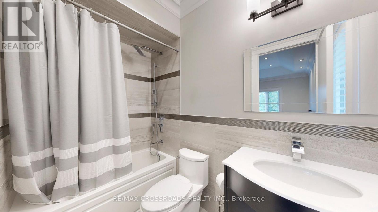 635 Elgin Mills Road W, Richmond Hill (Mill Pond), Ontario  L4C 4M2 - Photo 35 - N12385218