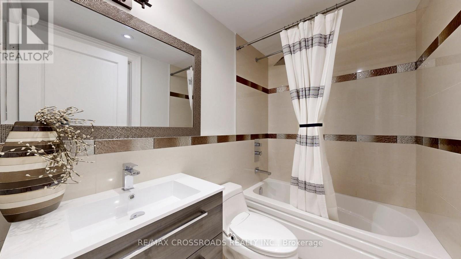 635 Elgin Mills Road W, Richmond Hill (Mill Pond), Ontario  L4C 4M2 - Photo 46 - N12385218