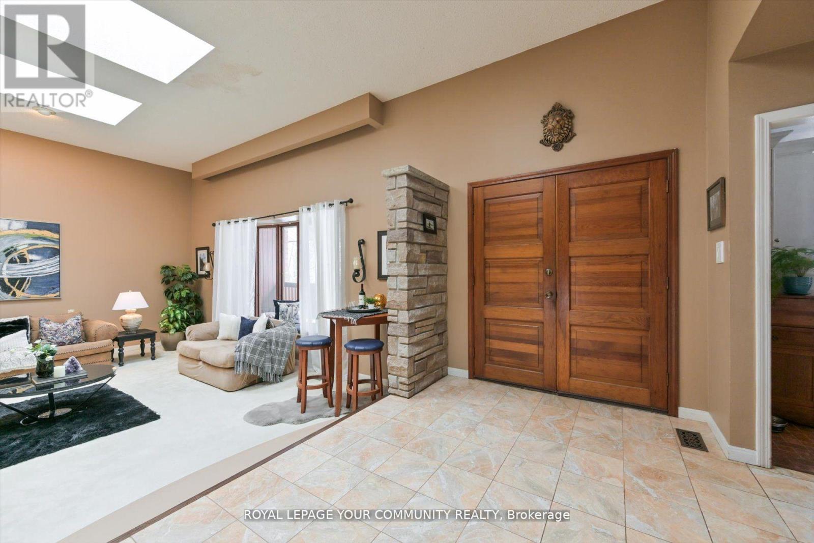 247 Harris Avenue, Richmond Hill, Ontario  L4E 3M3 - Photo 7 - N12385245