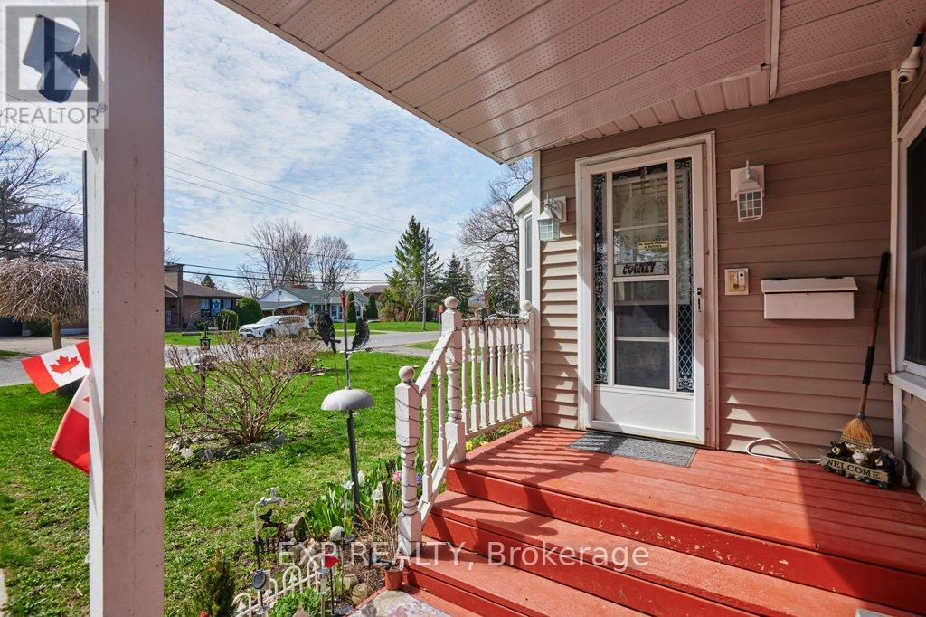 20 Crawford Street, Brockville, Ontario  K6V 1S3 - Photo 3 - X12114909