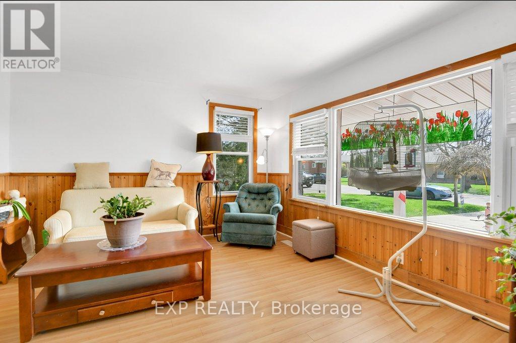 20 Crawford Street, Brockville, Ontario  K6V 1S3 - Photo 8 - X12114909