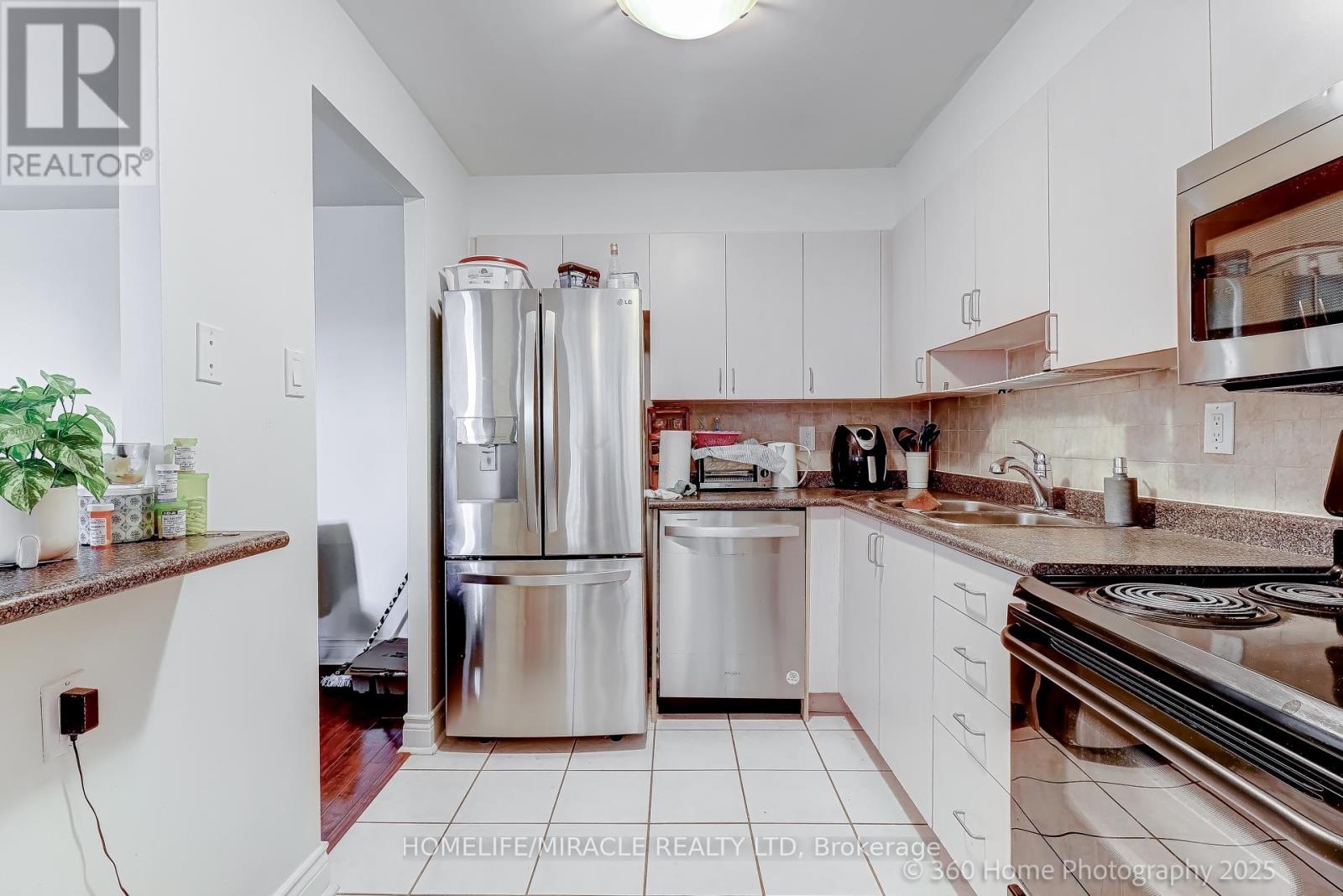 409 - 3501 Glen Erin Drive, Mississauga (Erin Mills), Ontario  L5L 2E9 - Photo 12 - W12385237