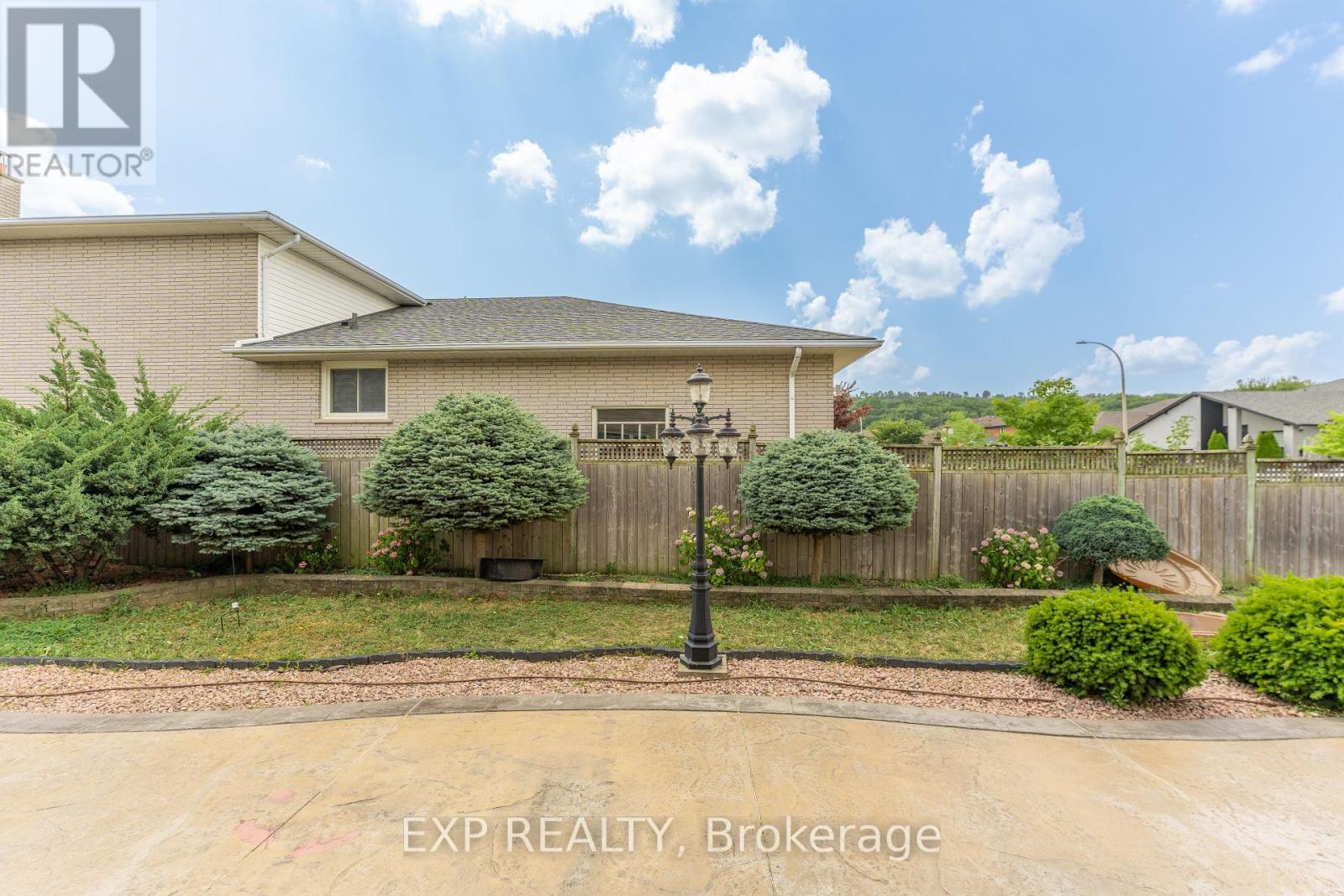 2 Glencrest Avenue, Hamilton, Ontario  L8G 4Y9 - Photo 41 - X12385229