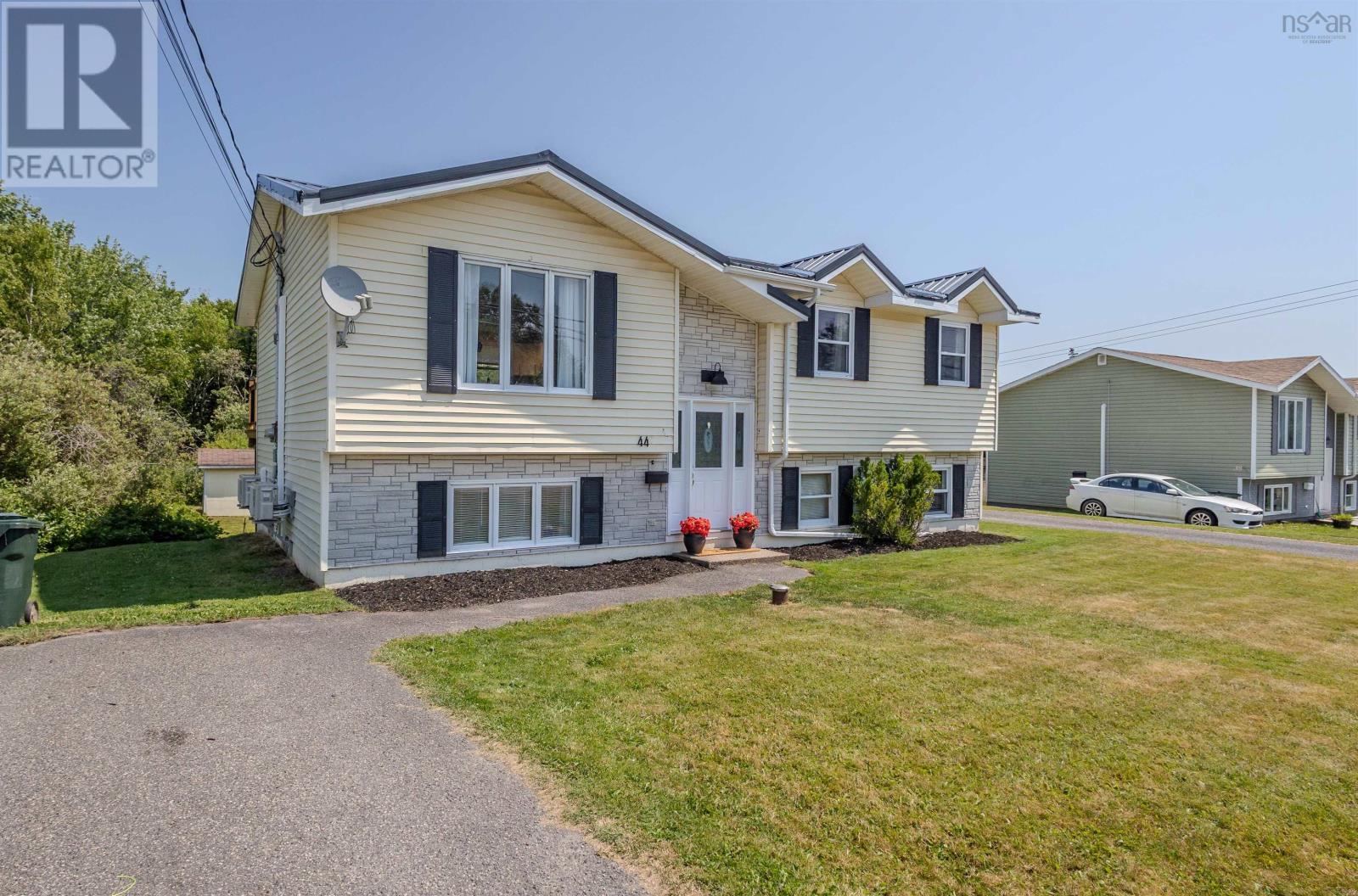 42-44 Daley Drive, Coxheath, Nova Scotia  B1R 2J4 - Photo 3 - 202519161