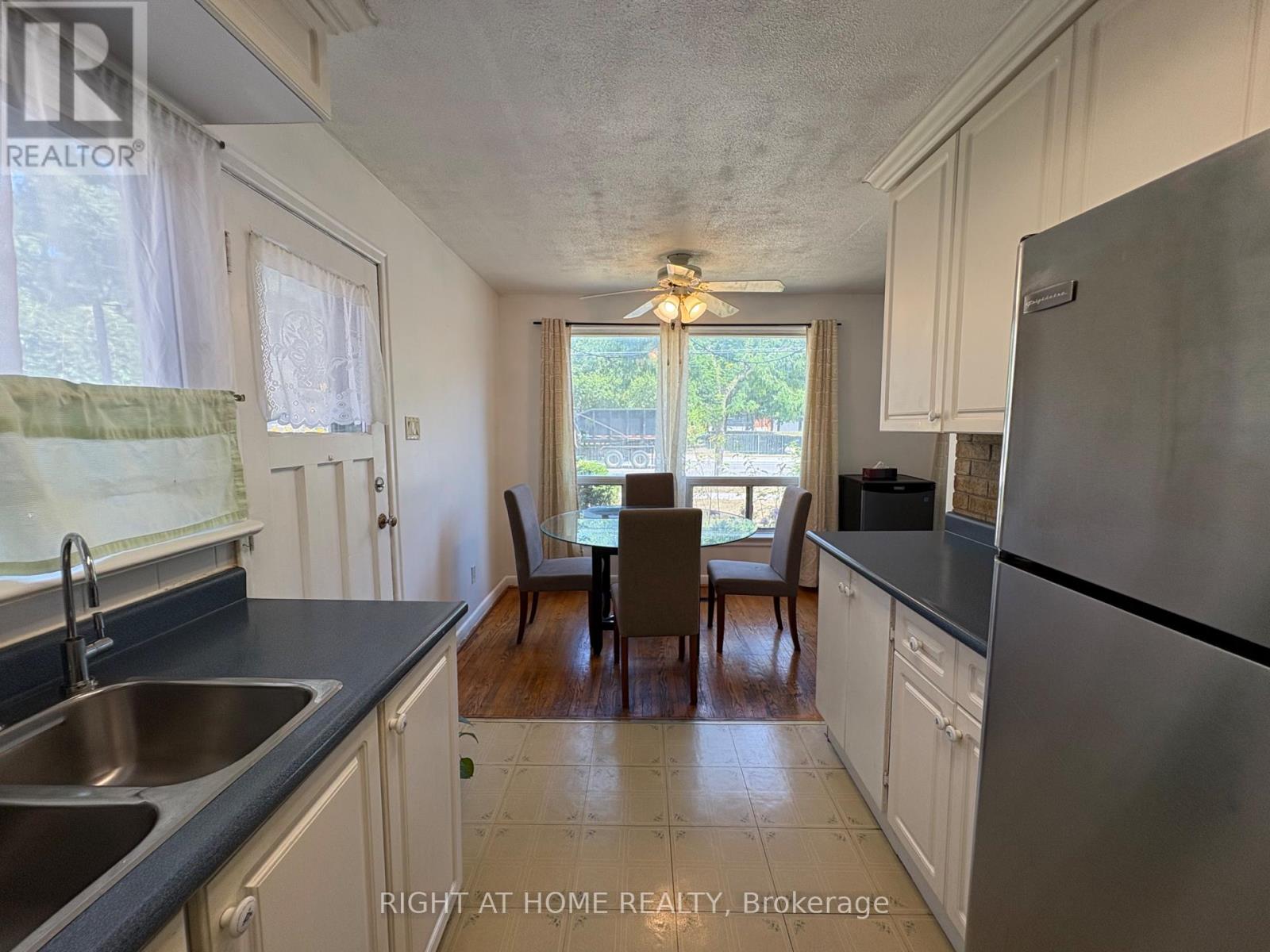 932 Midland Avenue, Toronto, Ontario  M1K 4G3 - Photo 11 - E12385393