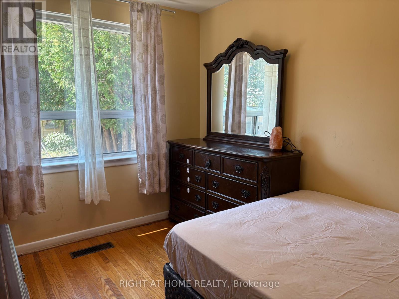 932 Midland Avenue, Toronto, Ontario  M1K 4G3 - Photo 13 - E12385393