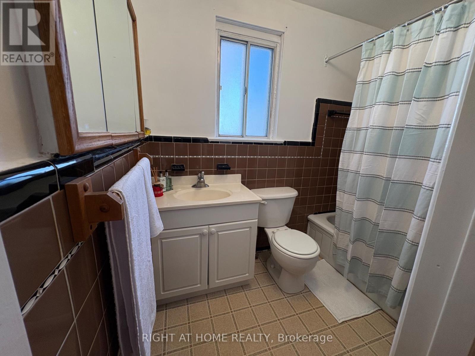 932 Midland Avenue, Toronto, Ontario  M1K 4G3 - Photo 15 - E12385393