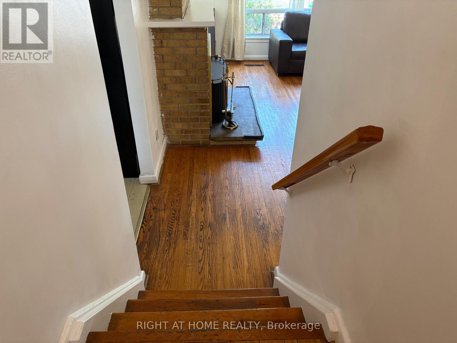 932 Midland Avenue, Toronto, Ontario  M1K 4G3 - Photo 16 - E12385393