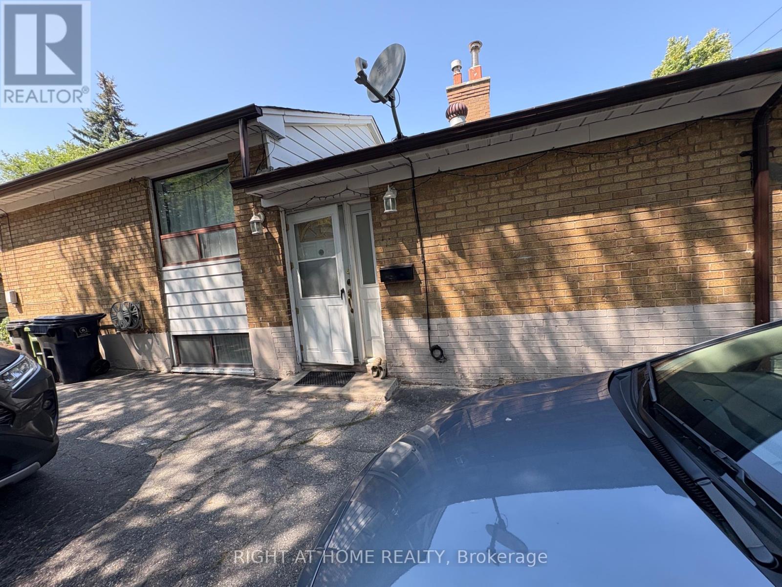 932 Midland Avenue, Toronto, Ontario  M1K 4G3 - Photo 2 - E12385393